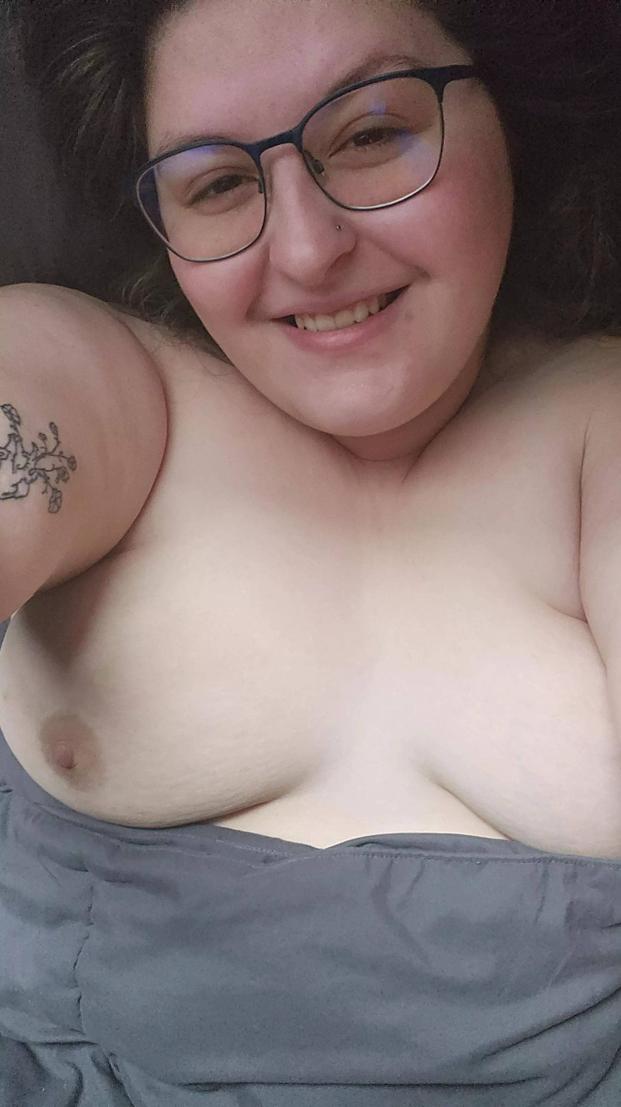 Come curl up and put your face in my titties 😏