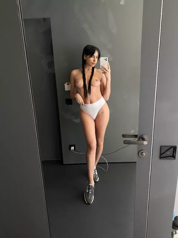 Do I look more sexy with my braids