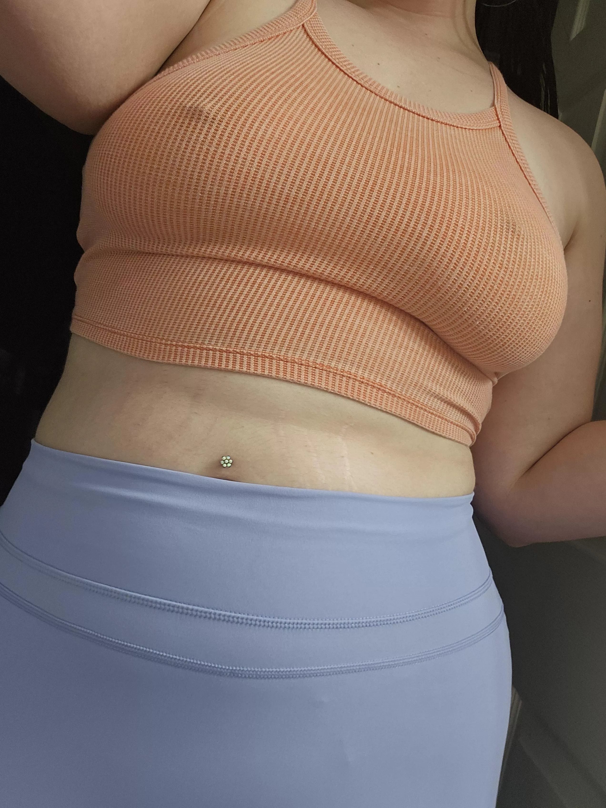 Feeling peachy in this pastel workout combo 😋