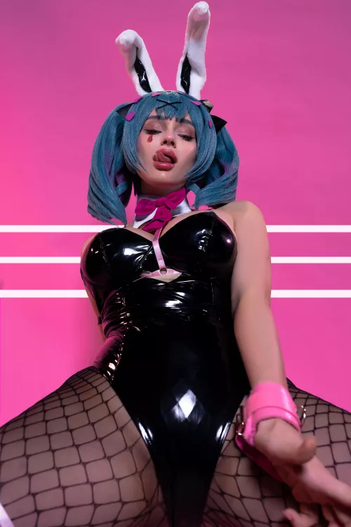 Miku Hatsune Rabbit hole cosplay (Shadory)