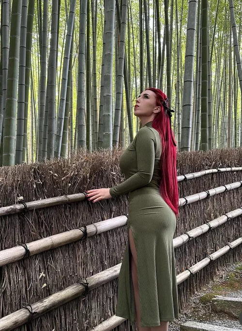 Russian blogger (@tololommo