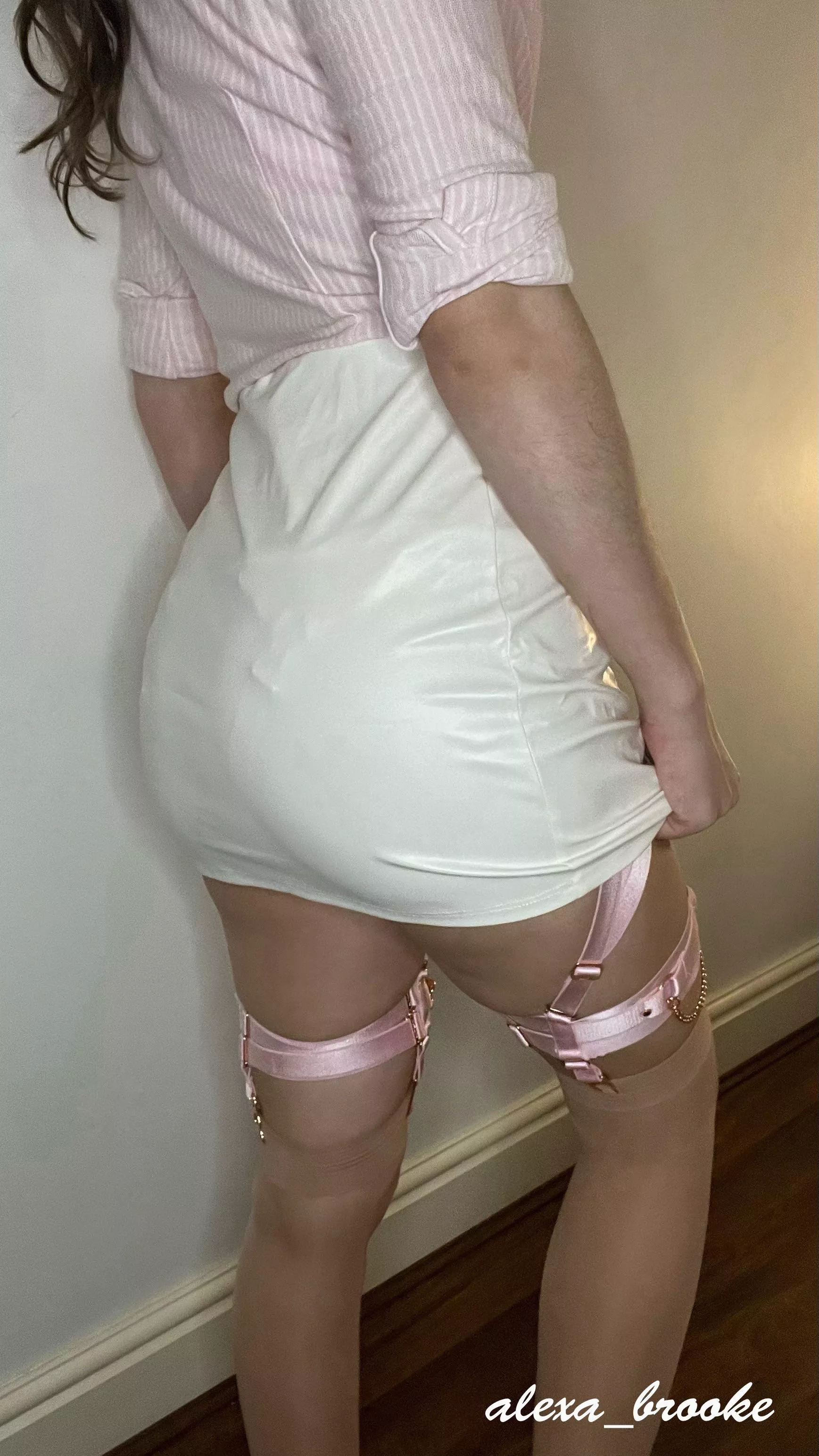 Should I lift up my skirt? 