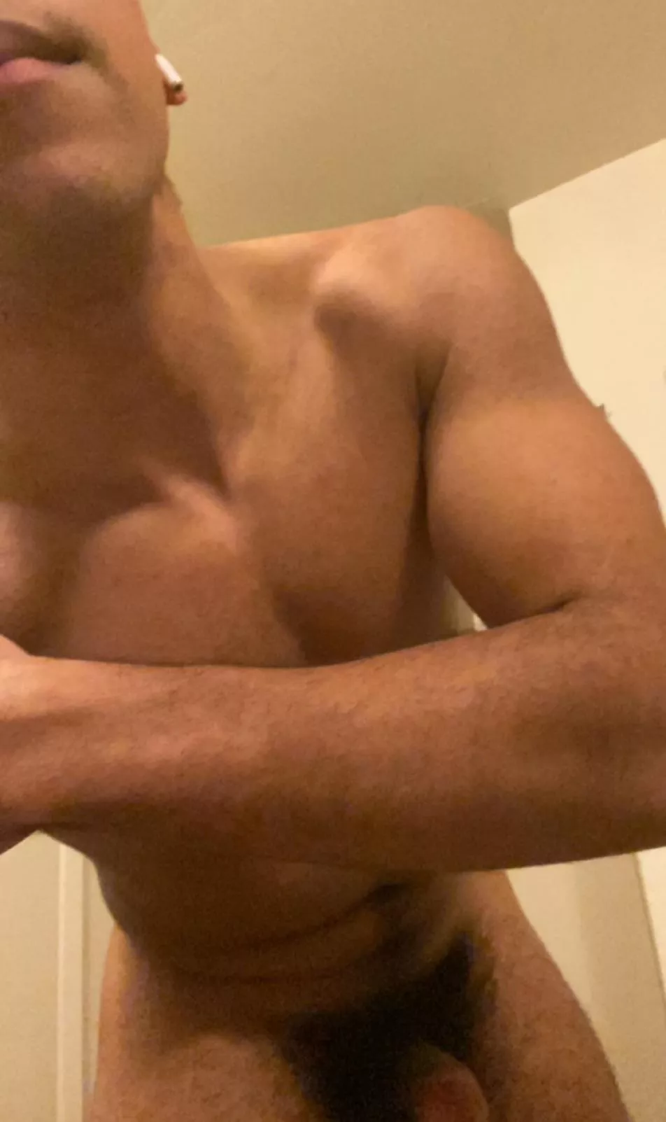 21 hairy fit; fit college jocks and gym bros hmu @shck35