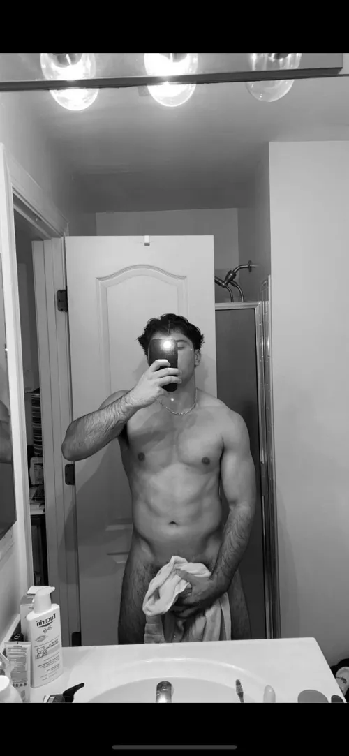 25 - Gf is out of town; hmu with pics/age if you’re in Dallas