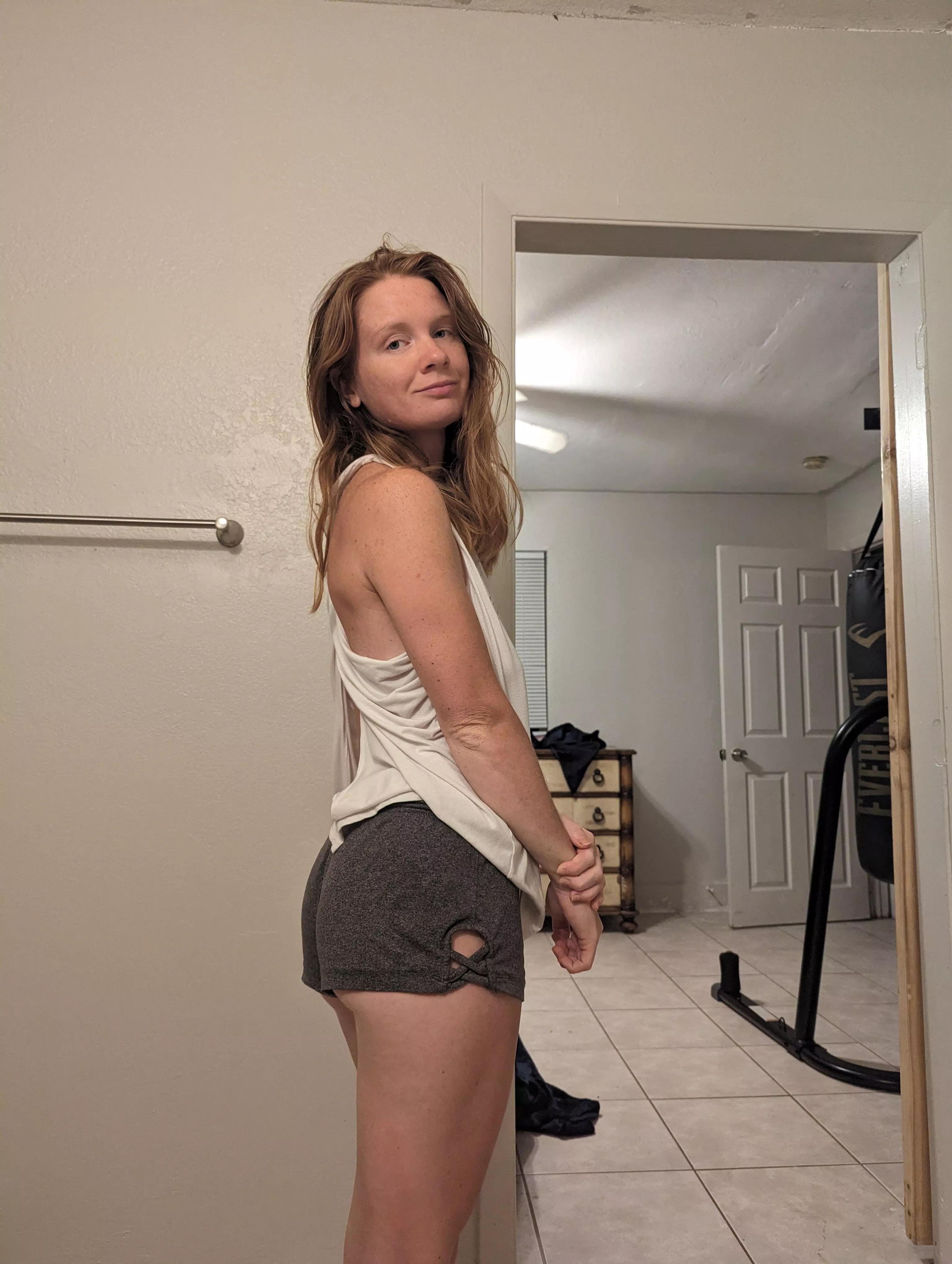 Auburn amusement: Playfully red🎠 [F27]