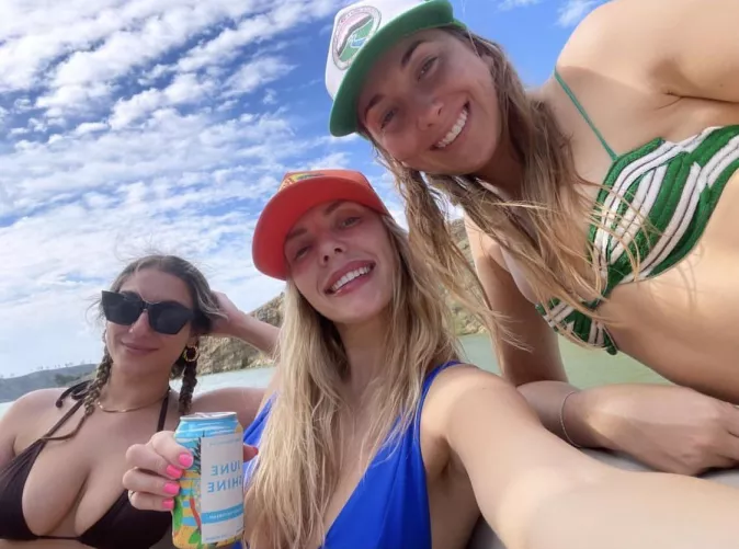 Boats attract beauties