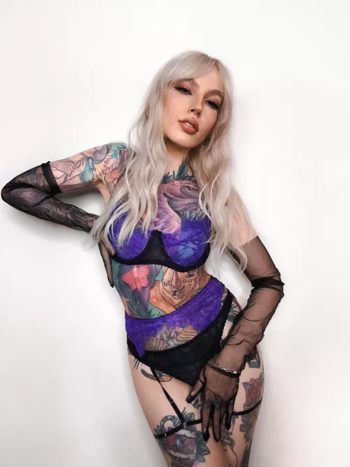 Helly (@hellyrite) [Fansly]