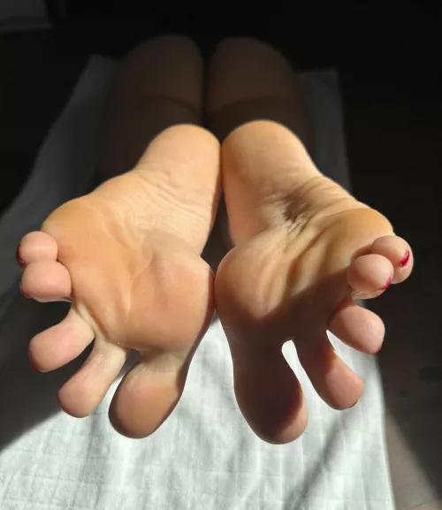 Let's get intimate: let me show you around my toes 😇