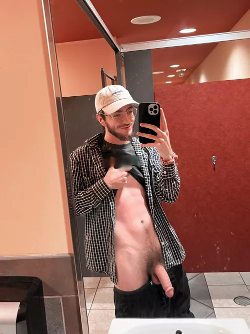 what would you do if you looked over in a public restroom and saw this monster dick?😏👀