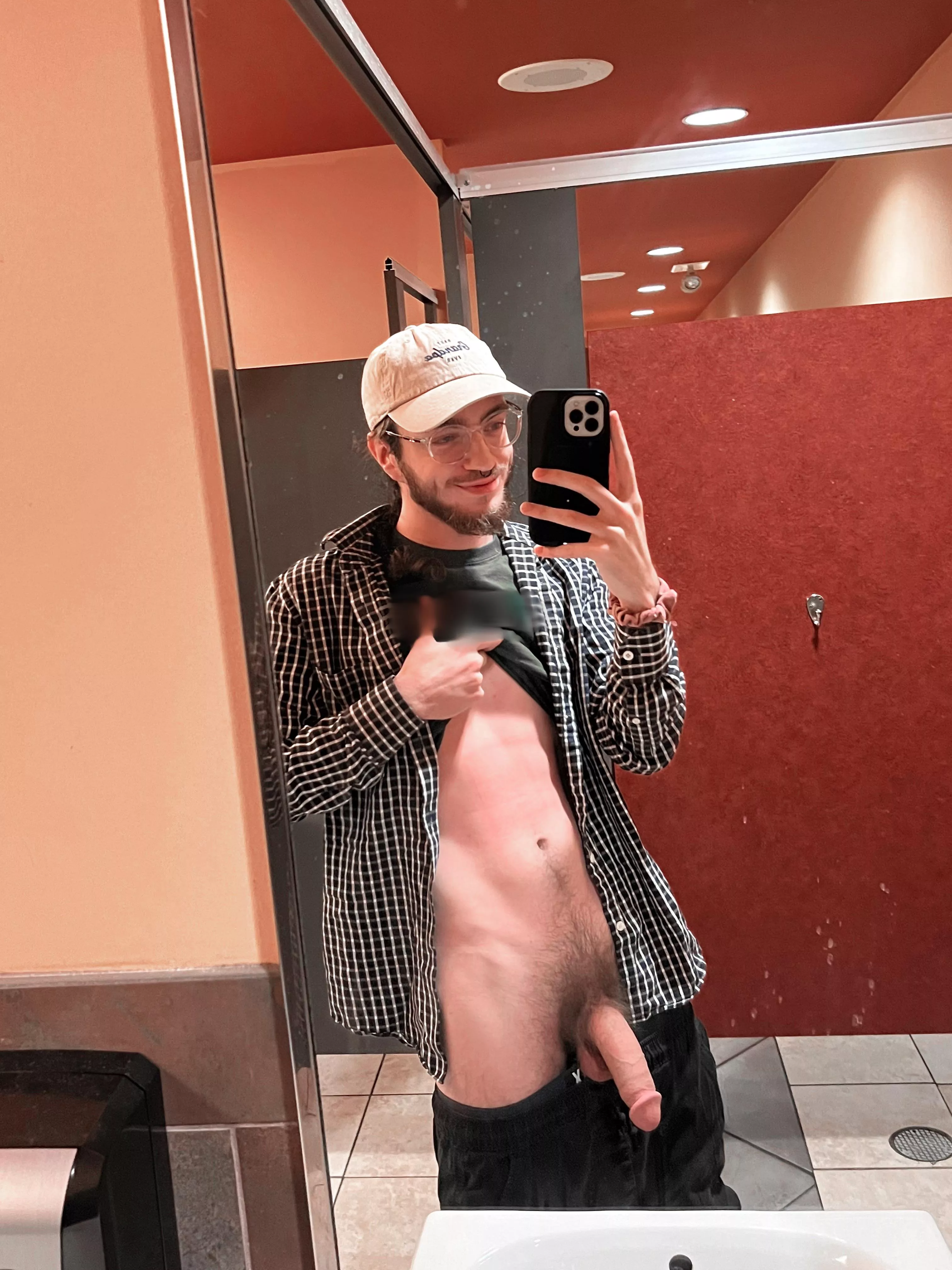 what would you do if you looked over in a public restroom and saw this monster dick?😏👀