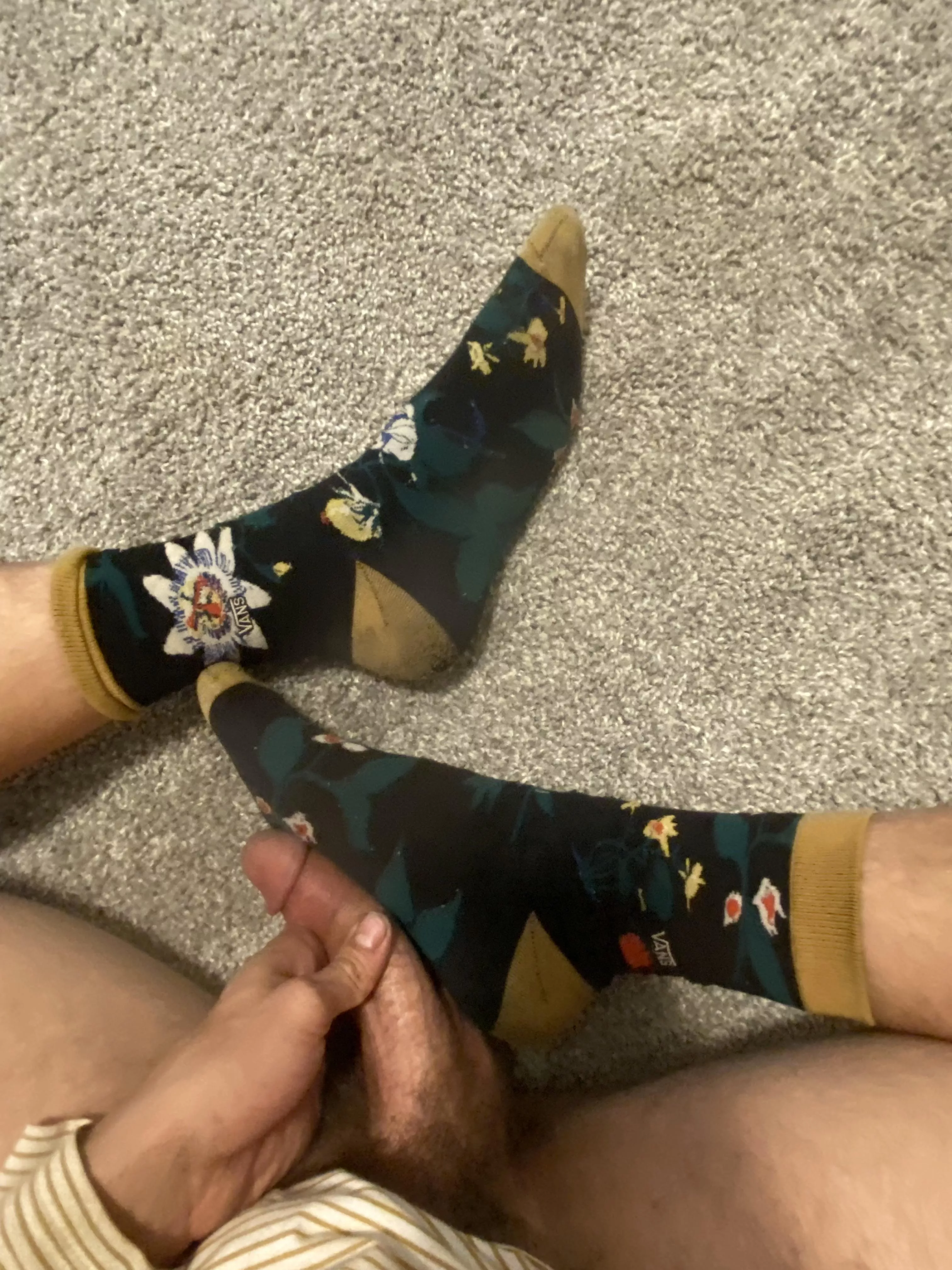 Who wants my dirty socks🤤