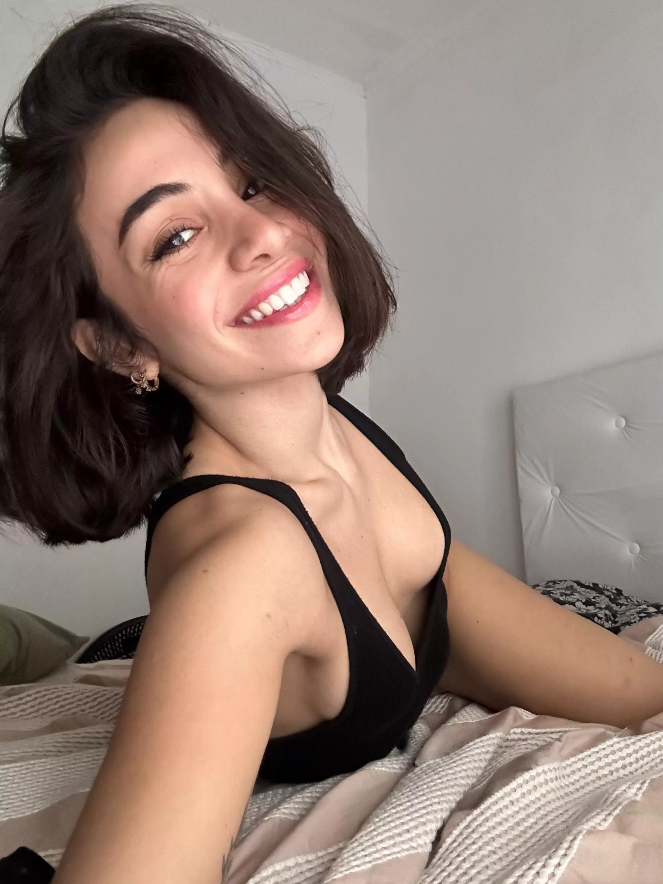 Do men love cute latinas