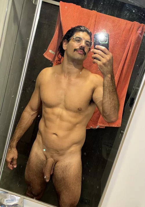 Does this mirror make me look alpha