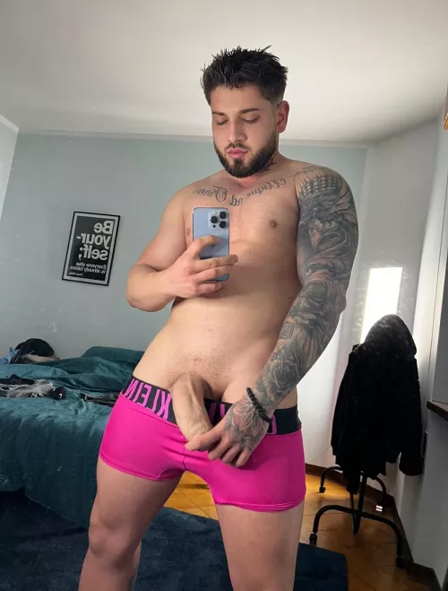 First 3 words that comes to your mind? 👇