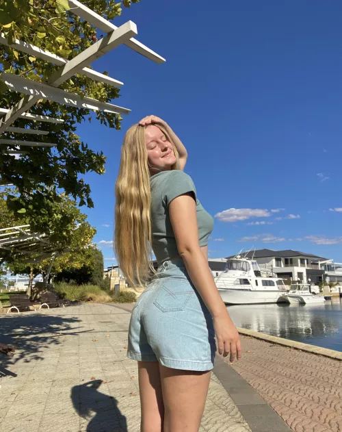 Got my gorgeous locks in the sunshine today 💗 draping down like rapunzel hair