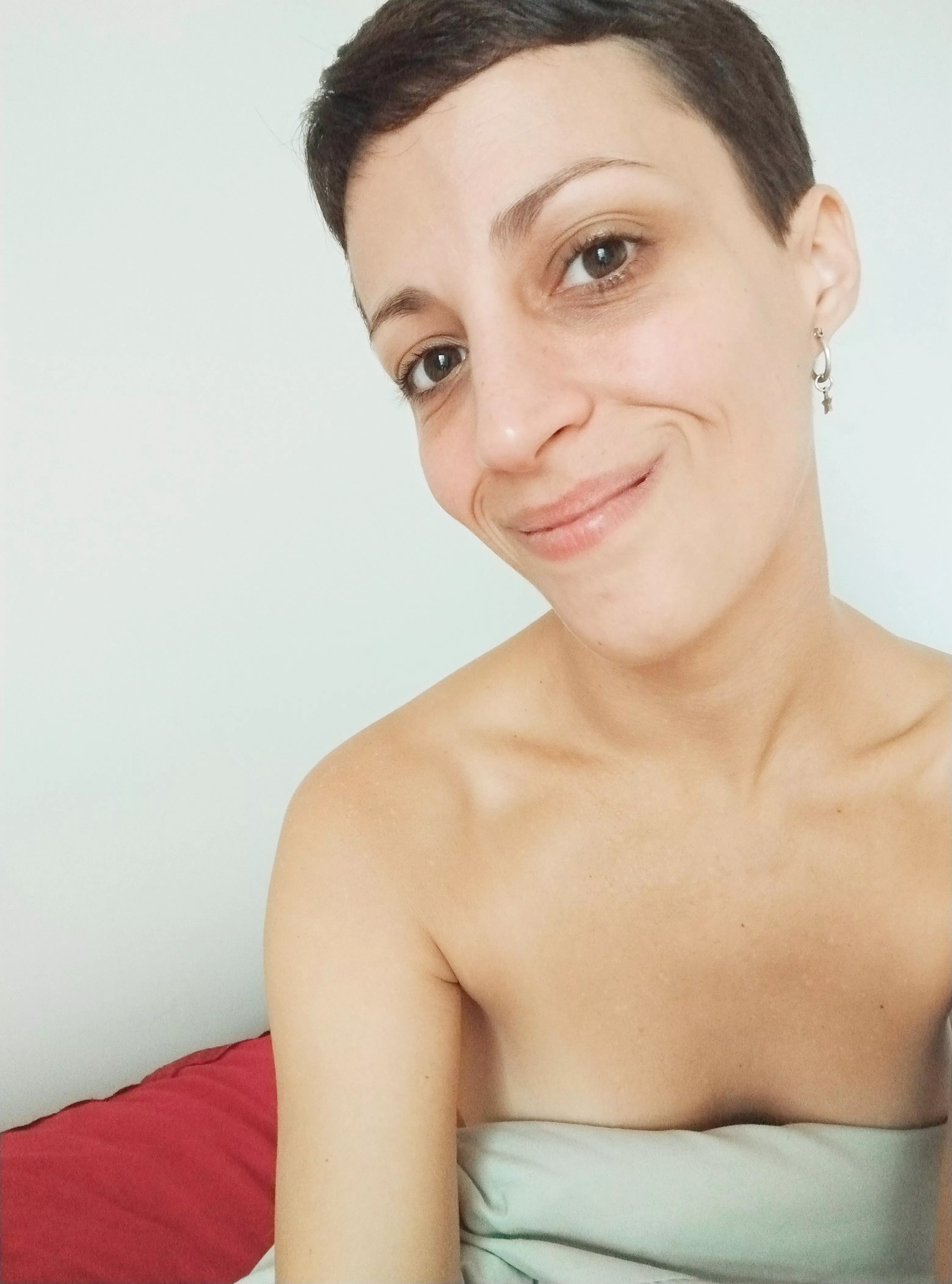 Hi guys! Remember I told you I was going to cut my hair a little more? Well, here is the result 🫣🥰