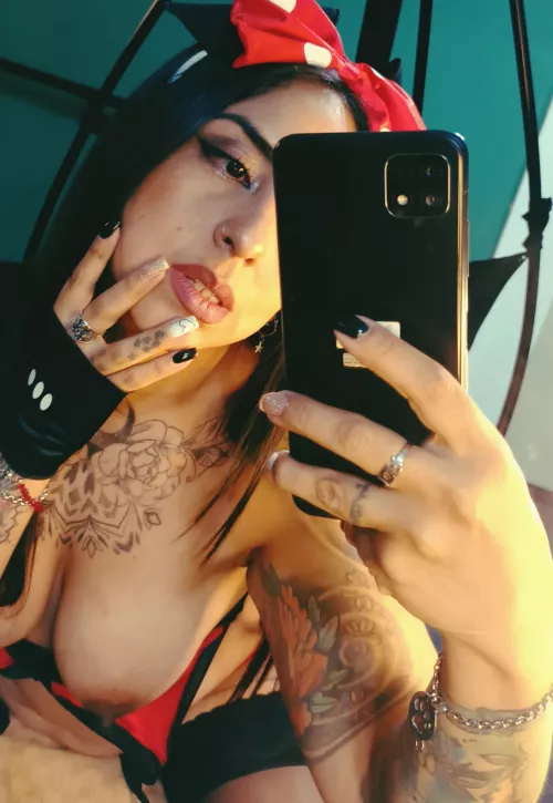 I love my nails and my mouth 