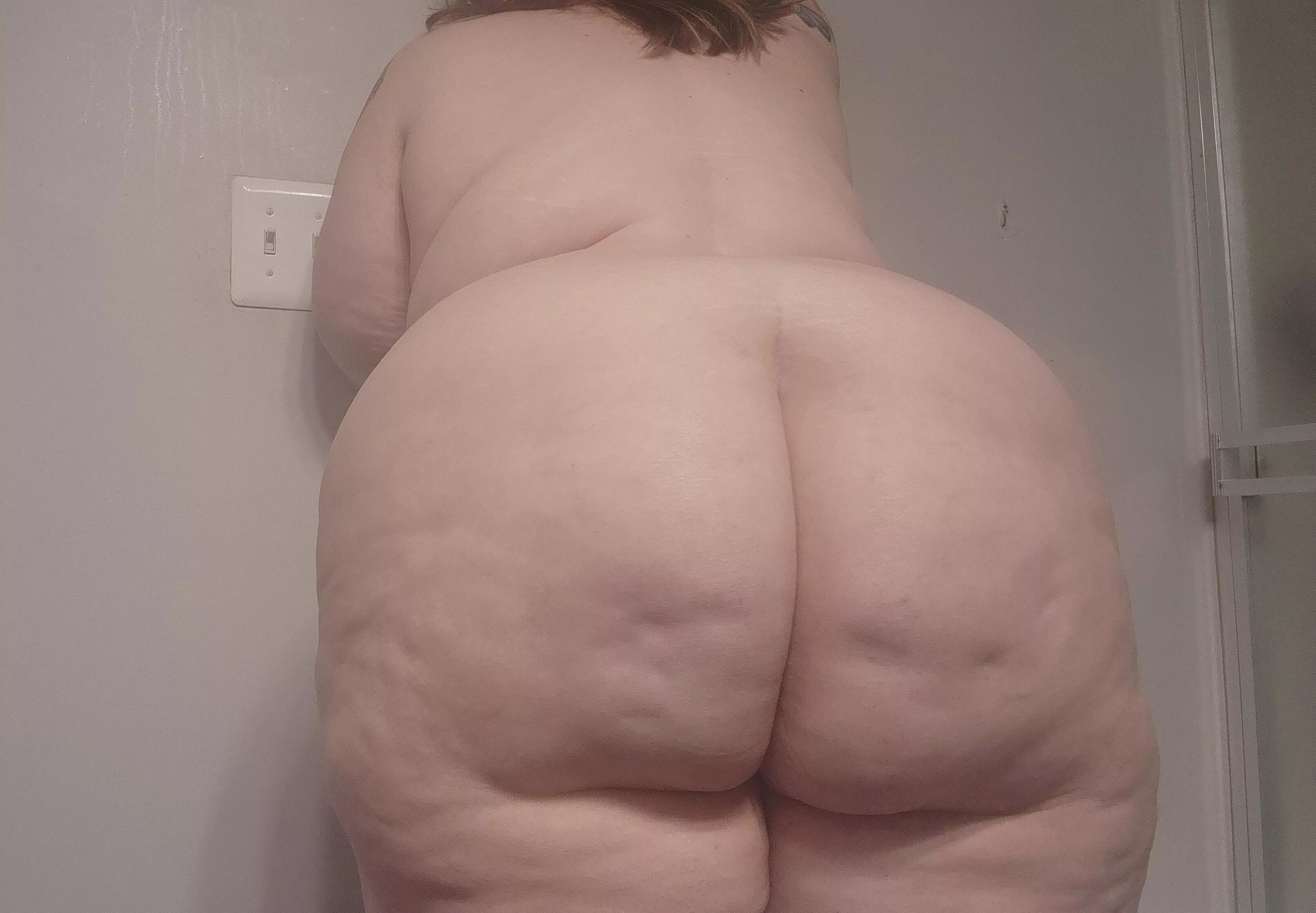 Look at my big fat ass 🤤