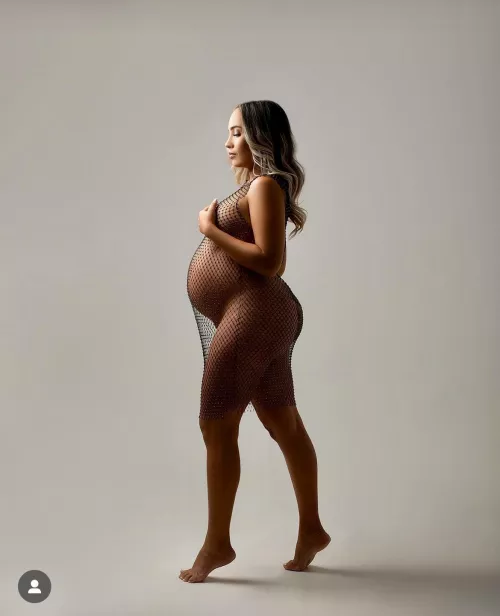 Pregnant woman glowing ✨✨✨