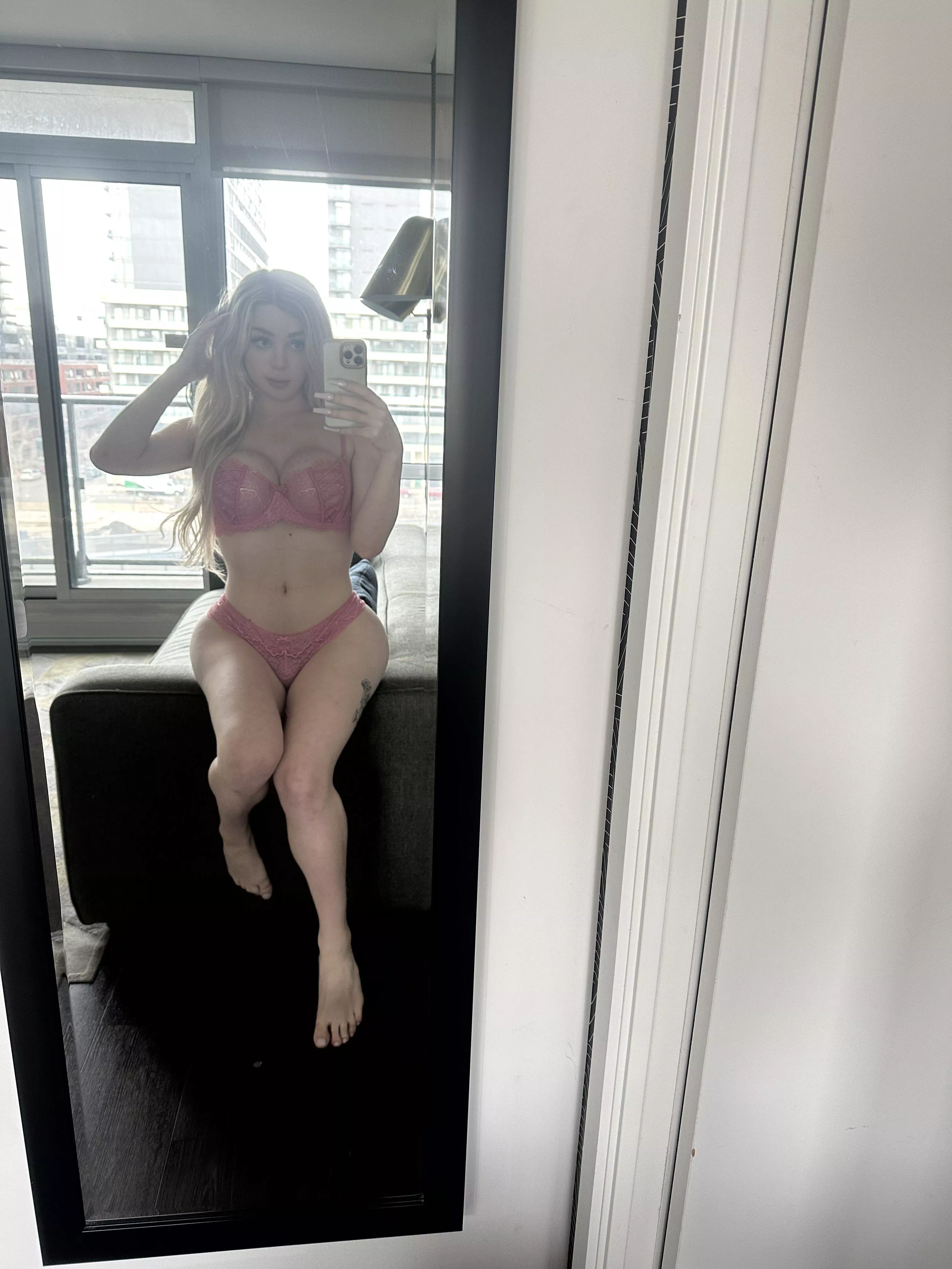 Rate my gorgeousness and tell me how badly you wanna feel my hot bod