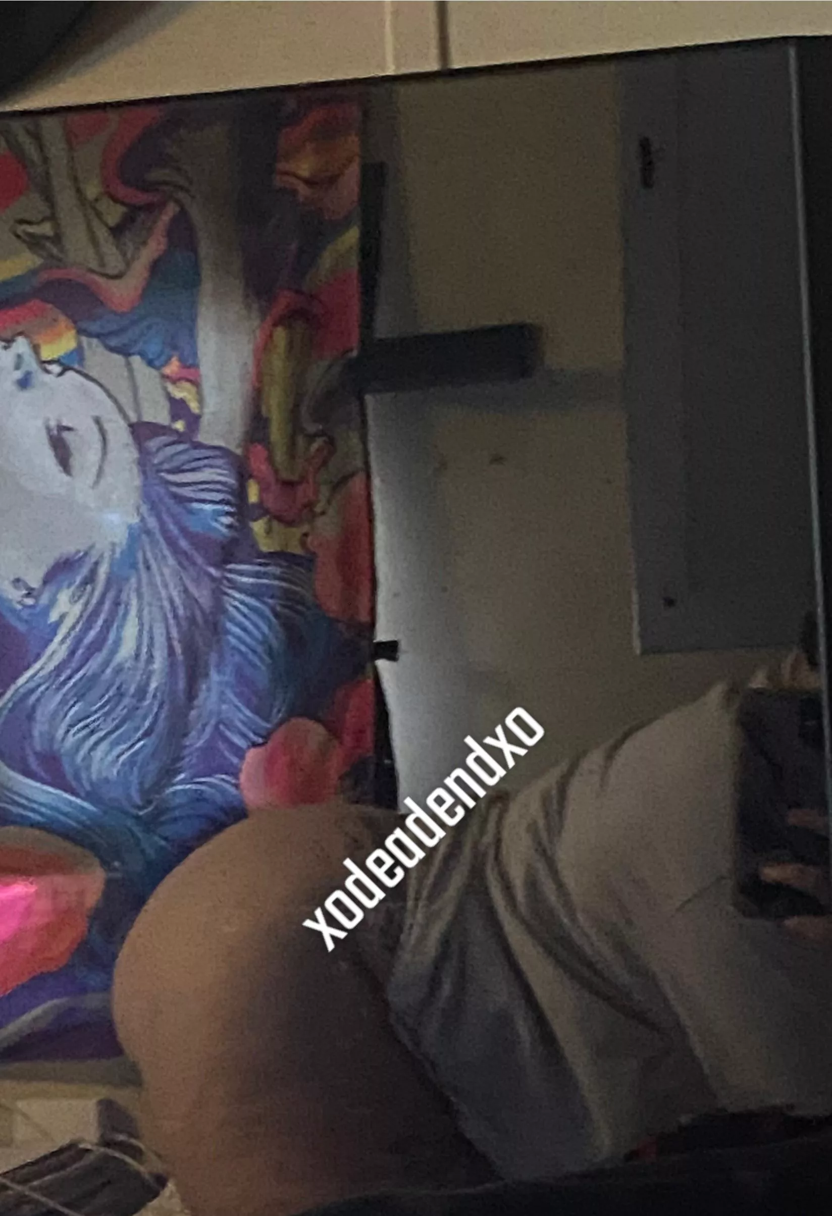 The pc can double as a nice mirror for cute pics!