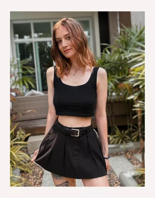 A sutprise under my skirt