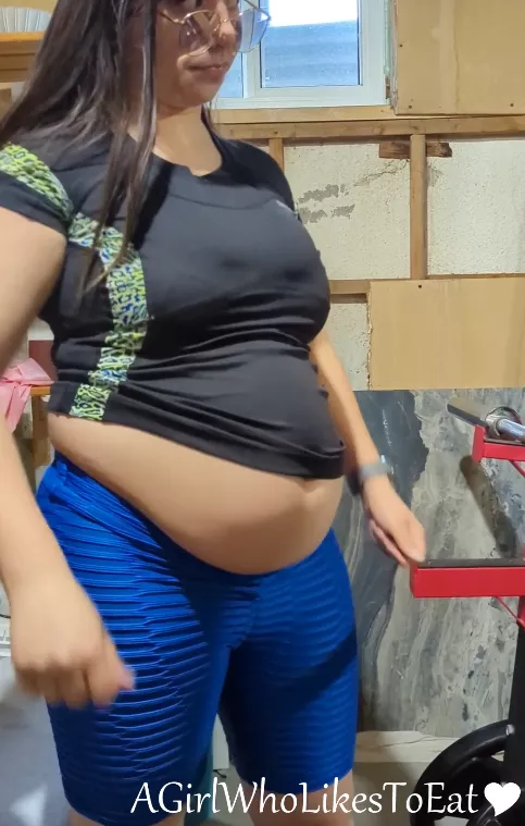 Once upon a time this shirt covered my WHOLE belly 😜