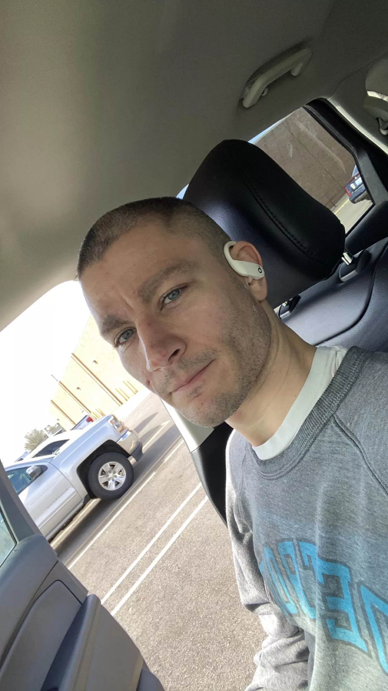 The gayest thing I’ve ever done is put on eyebrow makeup in the car before the gym . Hbu