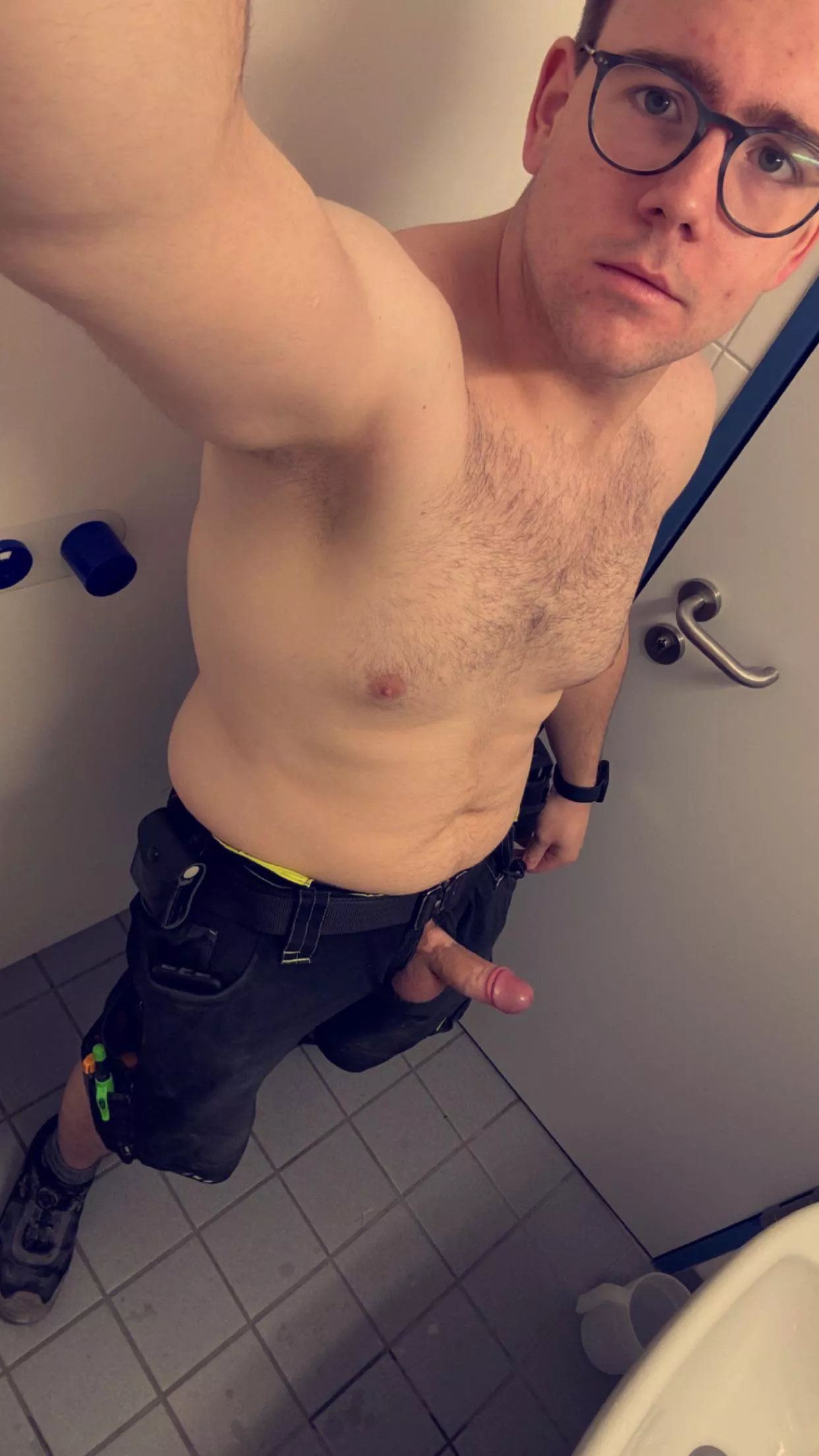Who joins me in the Bathroom at work?😉
