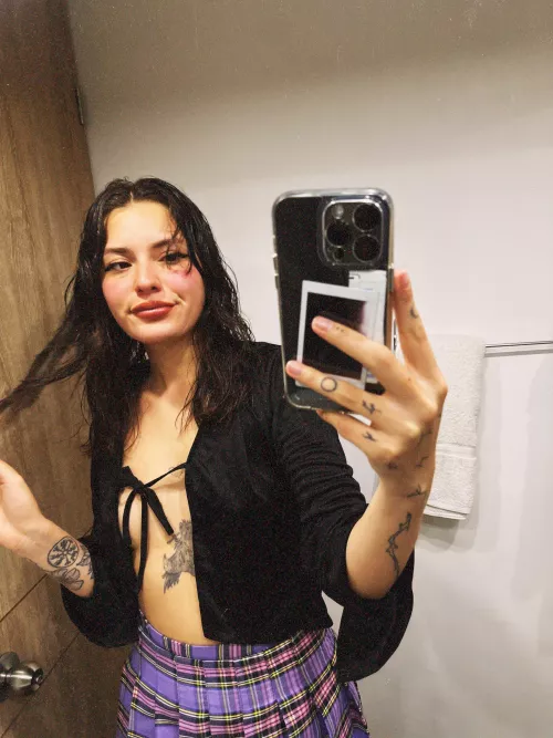 Who wants to make content with me 😫