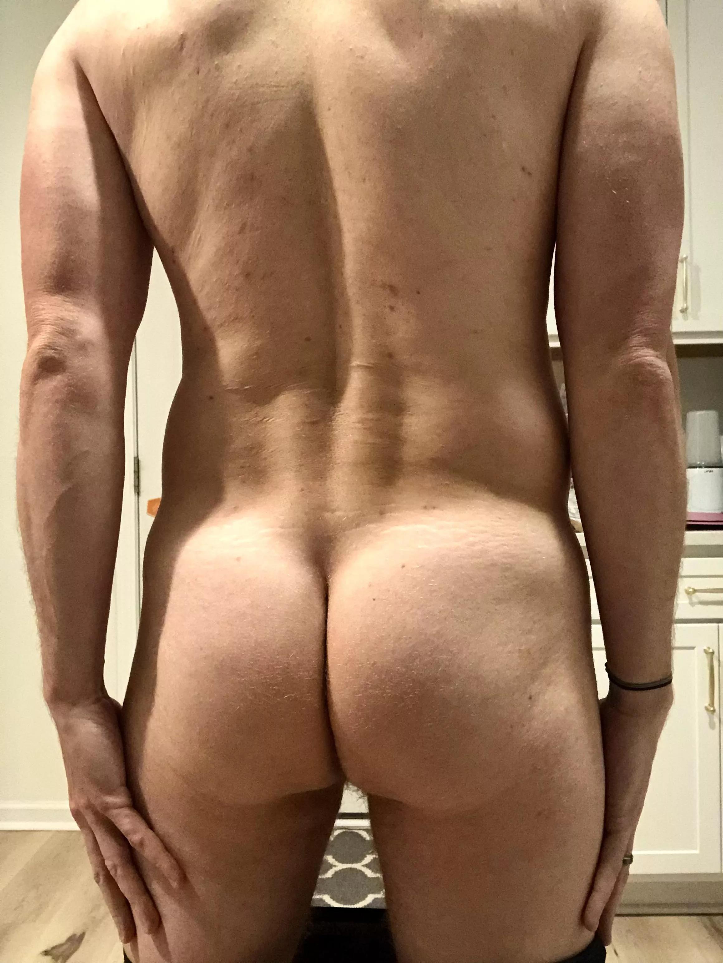 [32] Just a straight guy who loves showing off his ass