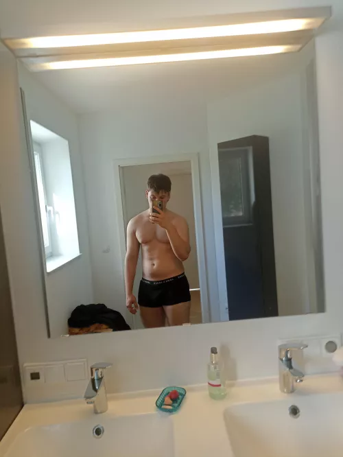 Do women like their guys young and fit?