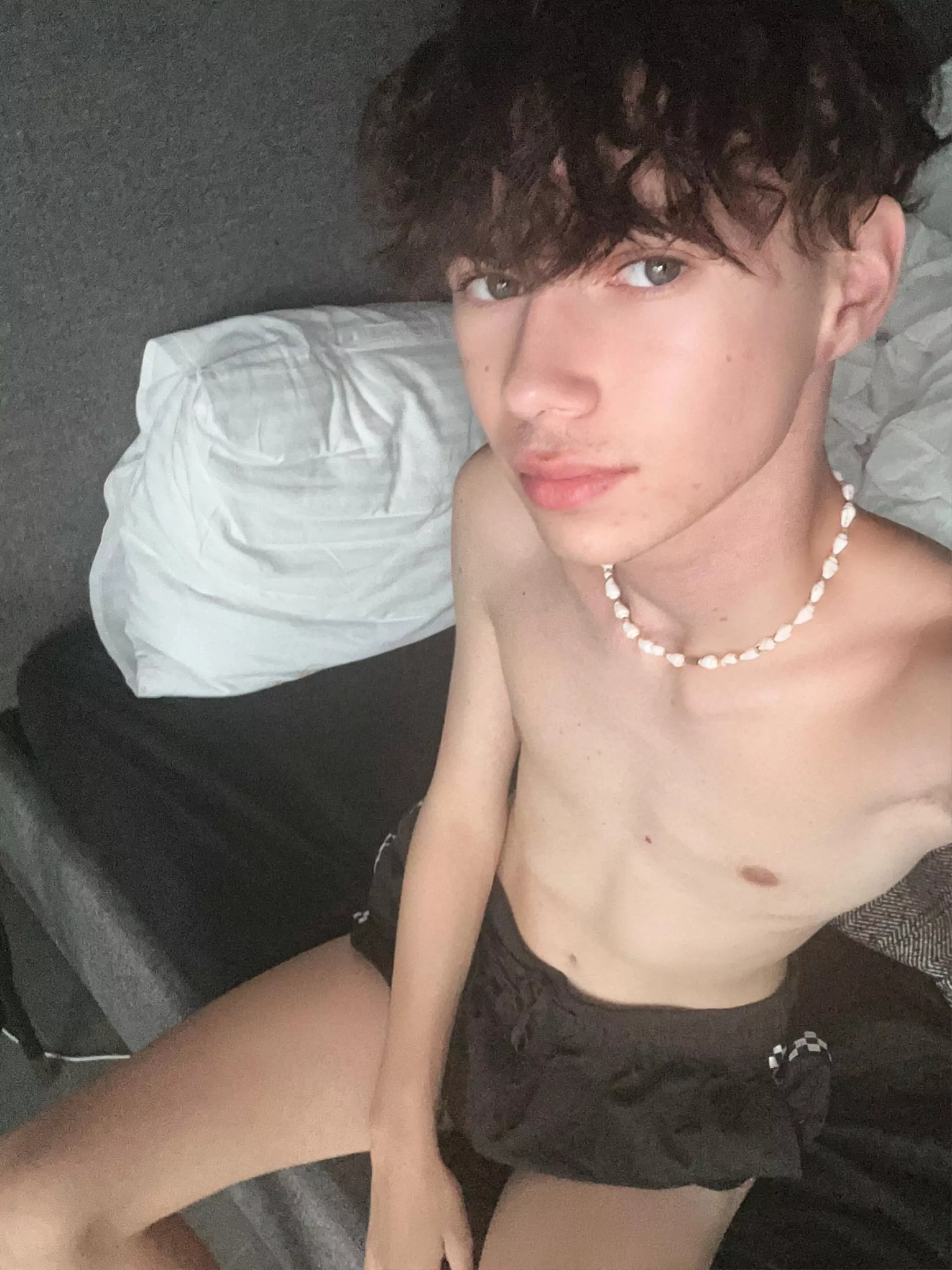 Just some steamy adventures not looking for any commitments(19yo125lbs)