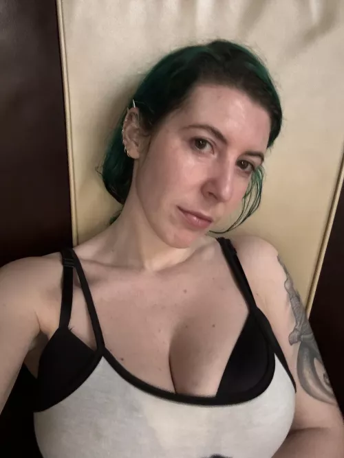 No makeup cleavage