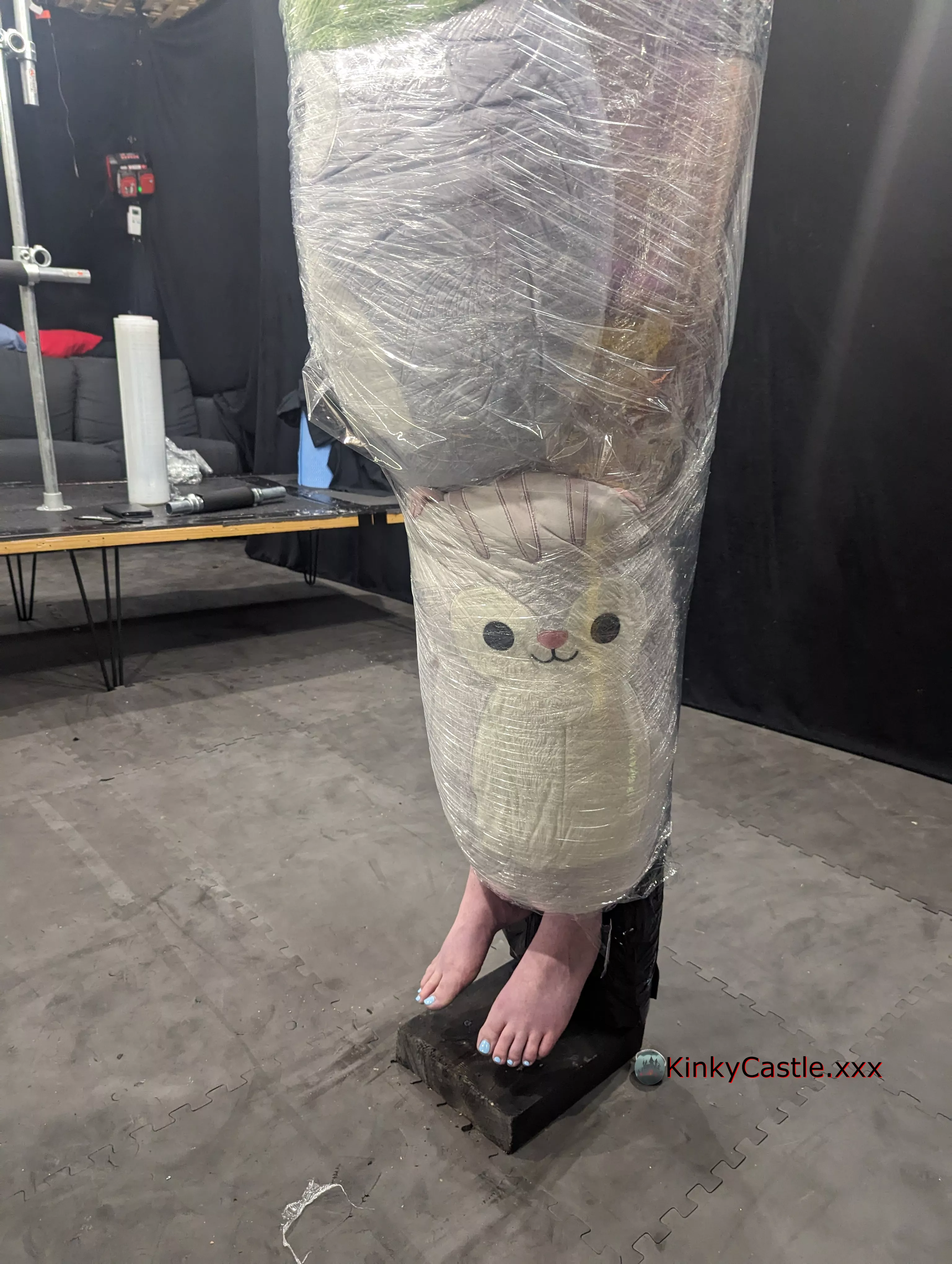 No they can't be removed - those squishmellows are load bearing!