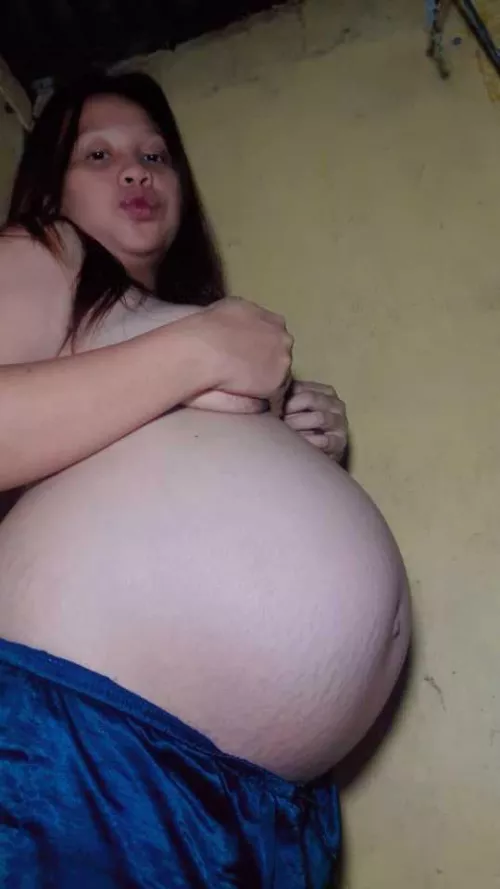 Ready to pop out so hurry to grab ur contents in my  dms hehe