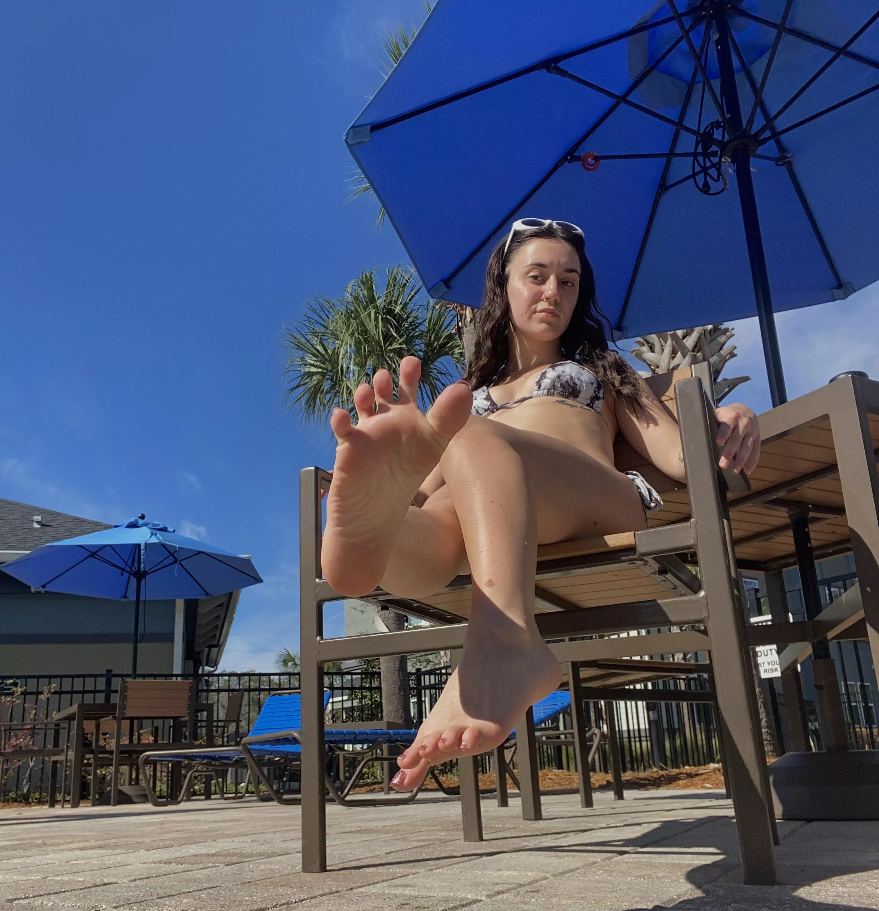 Toes spread under the Florida sun 