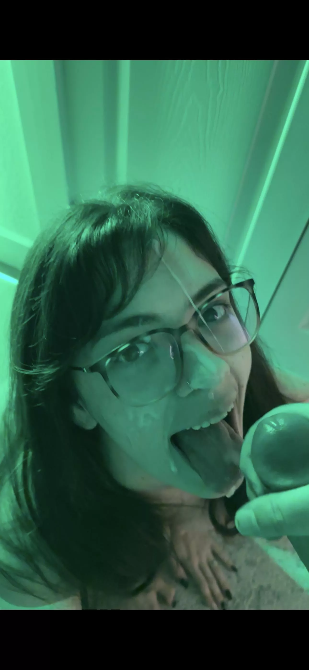 Tongue out ready for my blasting 🤤