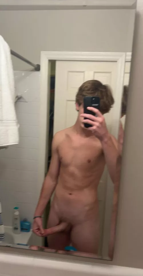 19 snap @dawsbors need a femboy to 🥜 so much