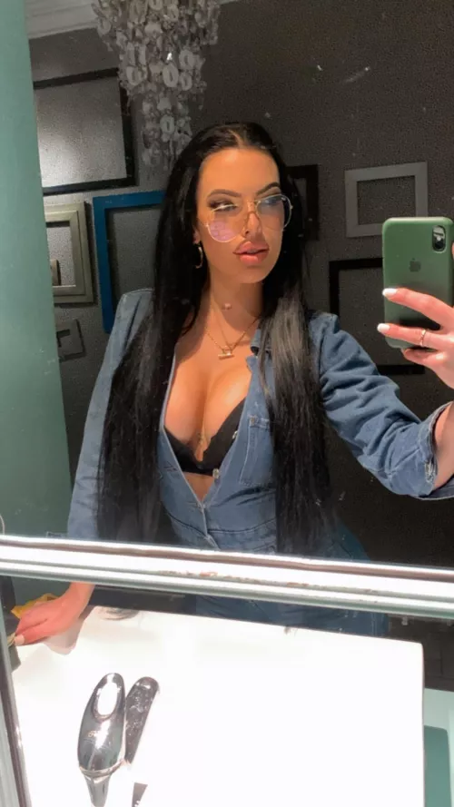 am i cute in my new fit or should i take it off