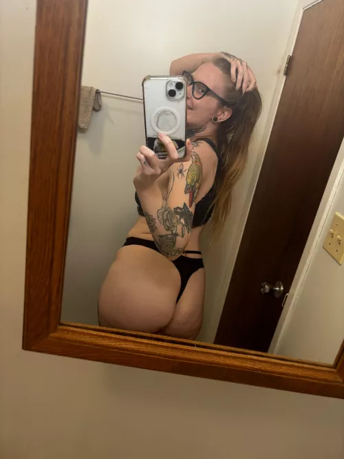 Big bum and personality 😜 Free link below 😈