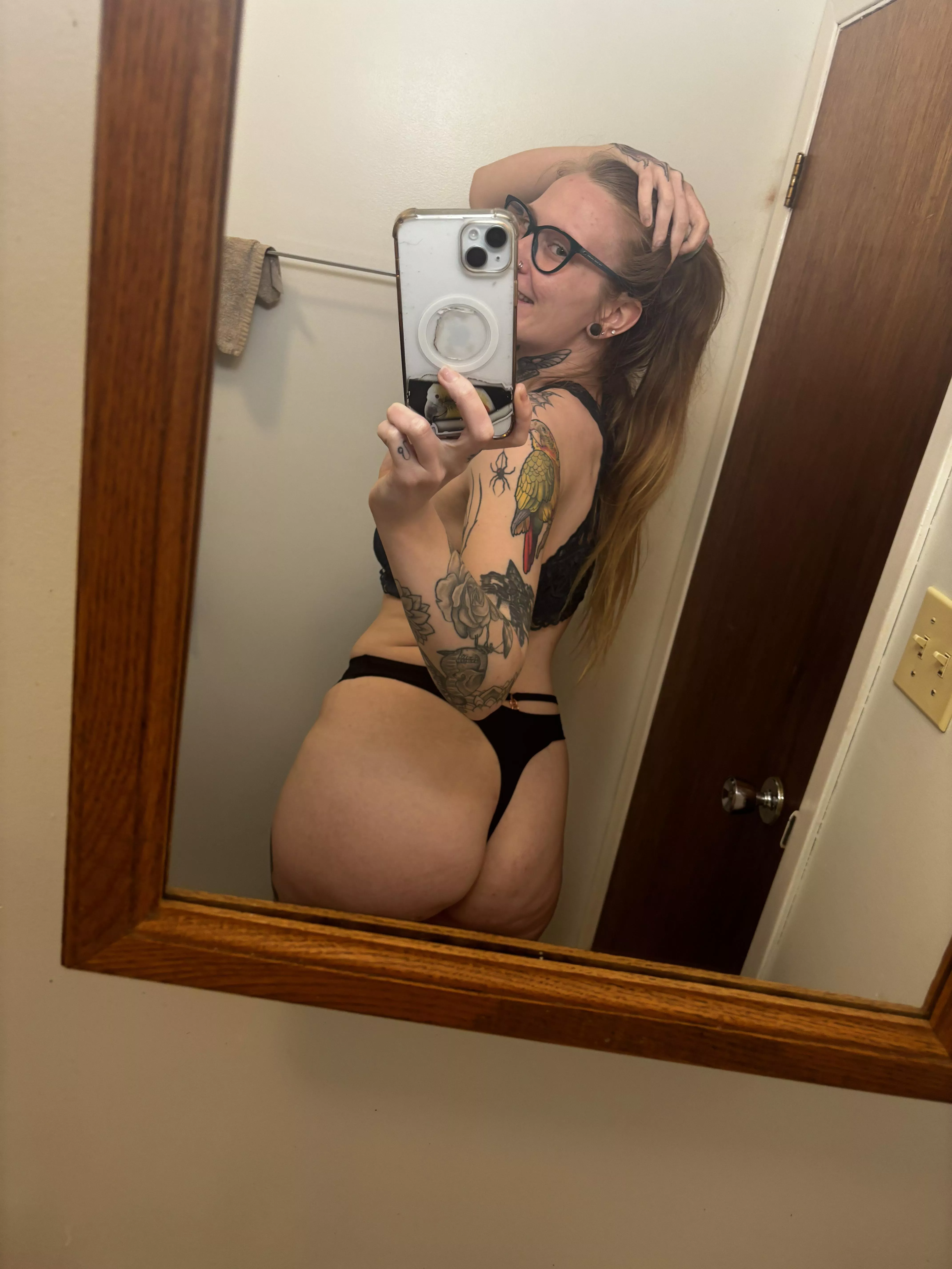 Big bum and personality 😜 Free link below 😈