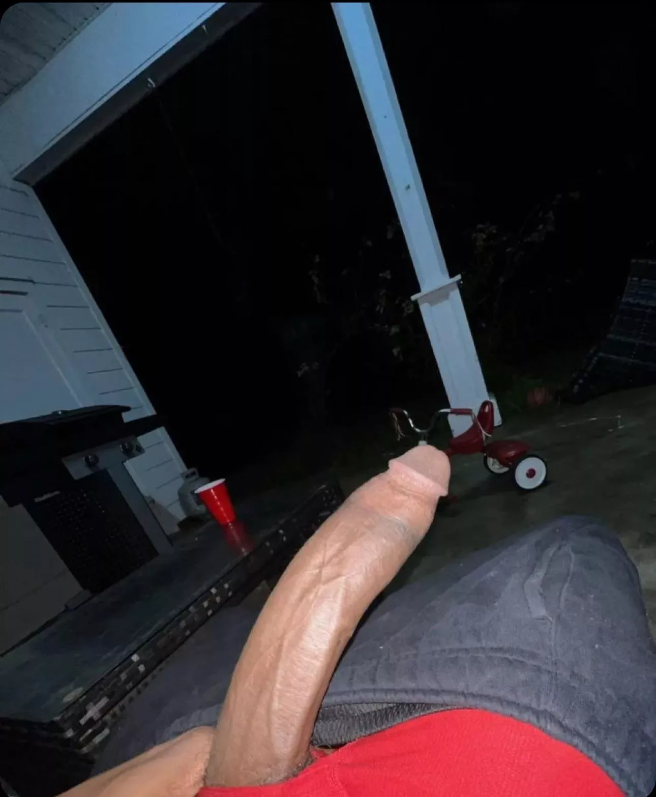 Bored and horny. Looking for other hung dicks(Jfunny34)