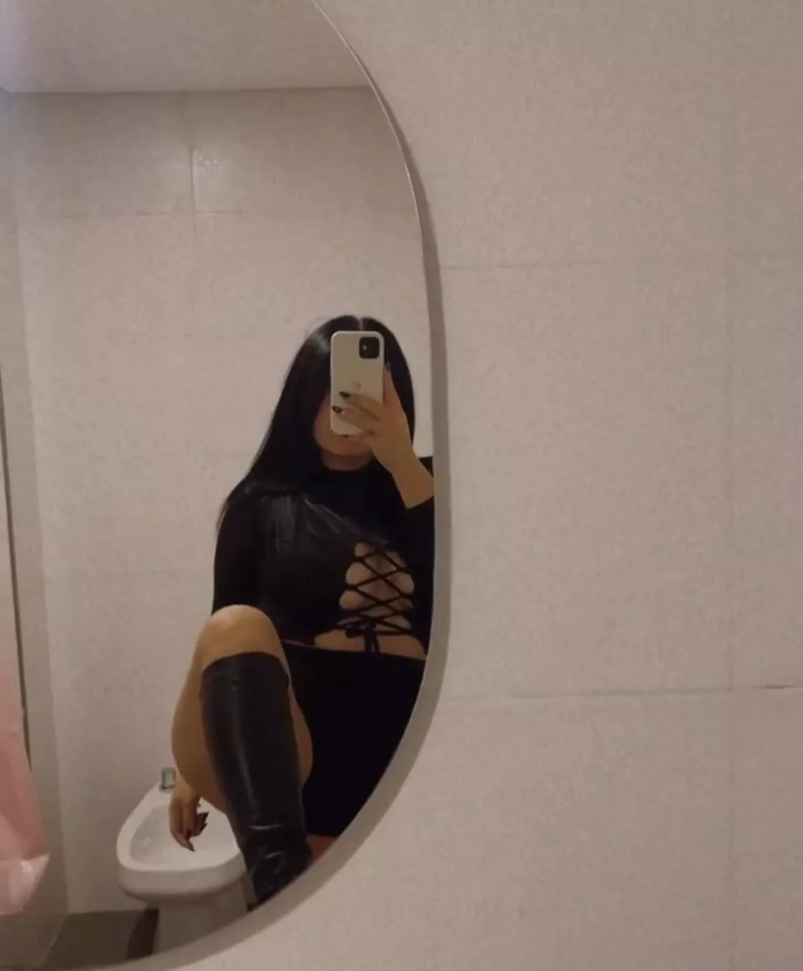 i love total black in boots 