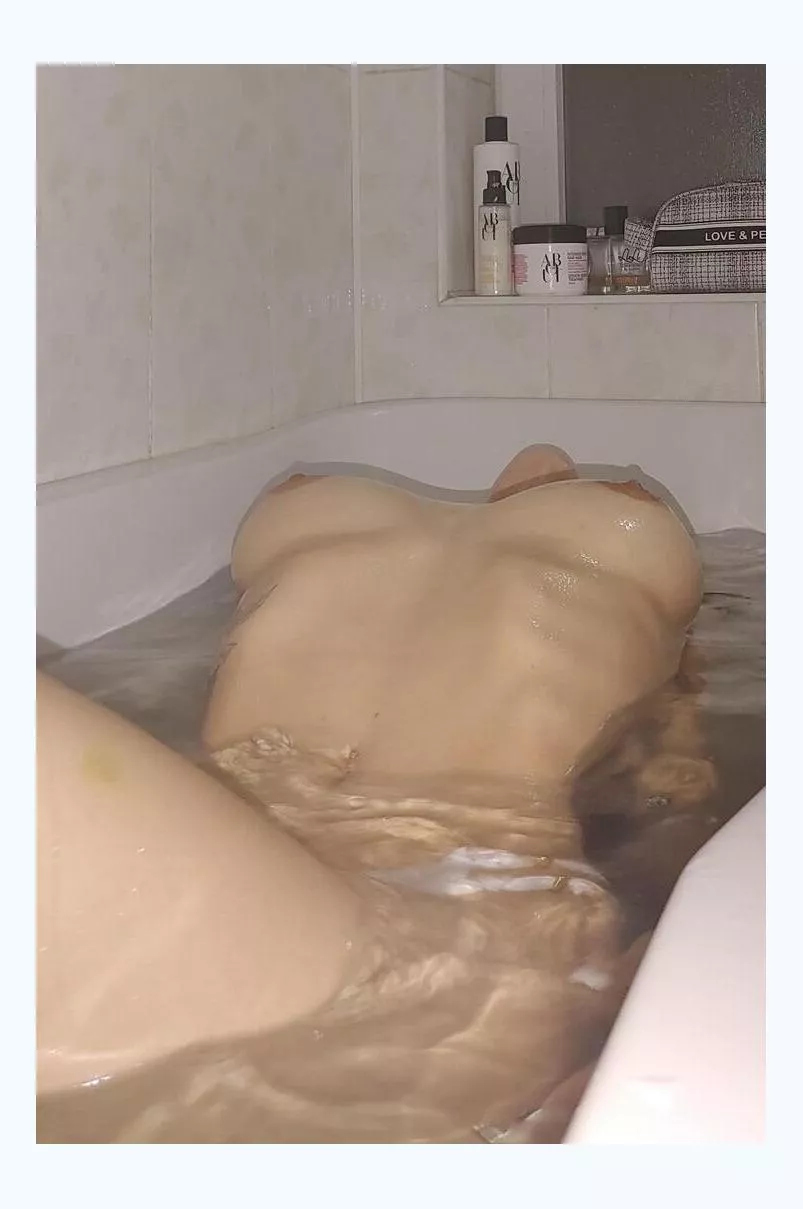 I'm so lonely in the bathroom without you...are you comung?