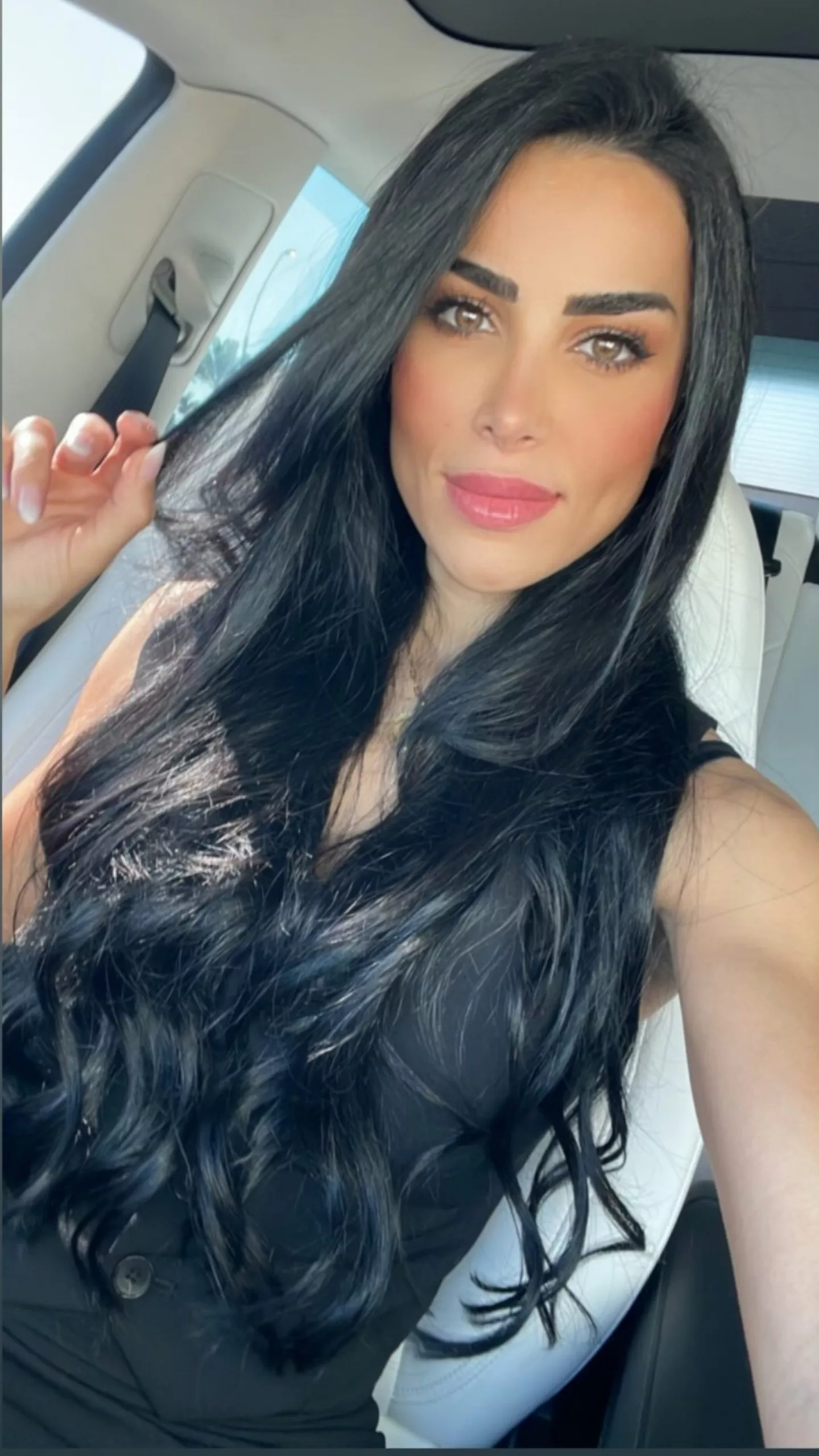 Lina ... A Real Throphy Wife Contender 