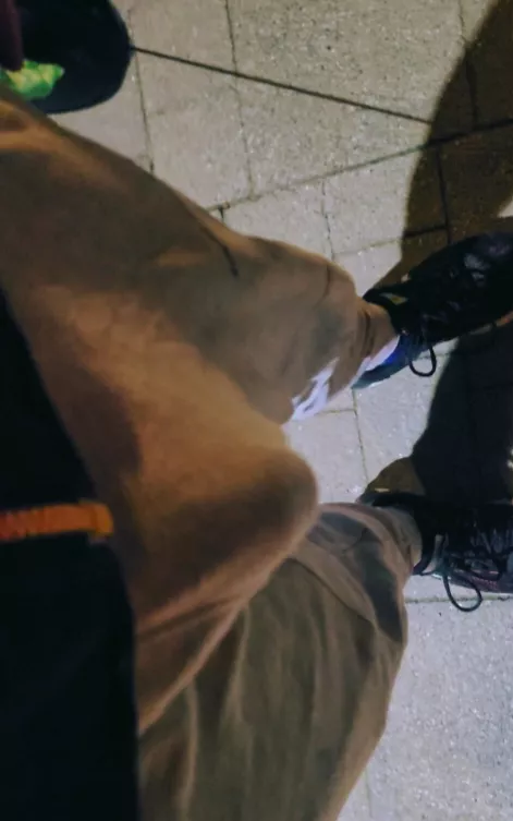 Rub my public bulge pls :D