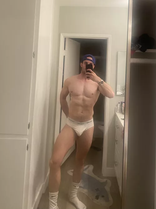 Anyone with underwear bulge kink ?