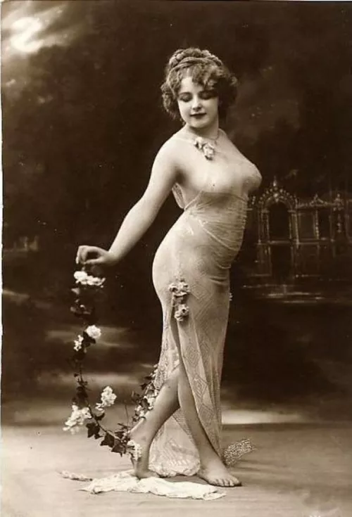 Burlesque performer