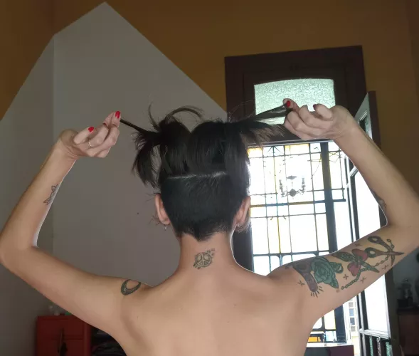 I will turn the buzzer to zero... your task will be to look at me while I do it and want to lick the back of my neck.